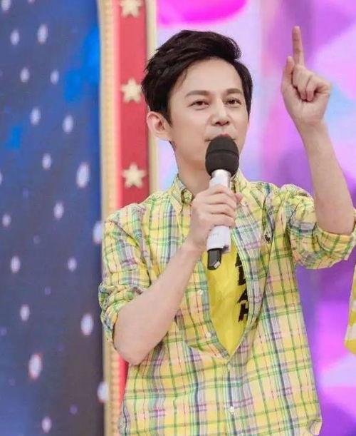 何炅爆料李湘养狗视频,温馨画面引网友热议