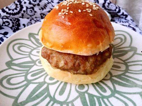 制作汉堡的爆料方法视频,跟随视频学习独家秘籍