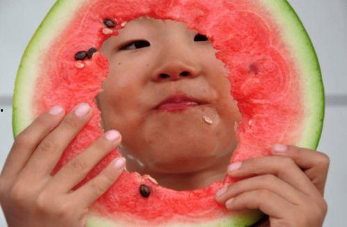 吃瓜网红小孩是谁,吃瓜网红小孩背后的故事 第2张 吃瓜网红小孩是谁,吃瓜网红小孩背后的故事 第2张