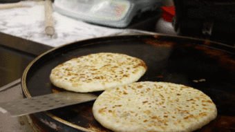 路边摊鲜肉饼爆料视频大全,鲜肉饼路边摊视频大揭秘 第3张 路边摊鲜肉饼爆料视频大全,鲜肉饼路边摊视频大揭秘 第3张